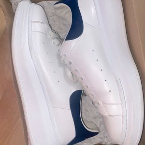 Alexander McQueen’s 9/5